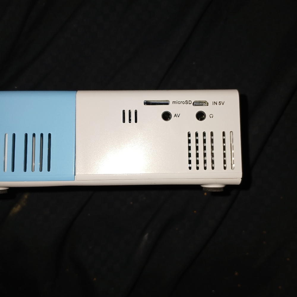 Mini projector - Picture 4 of 5